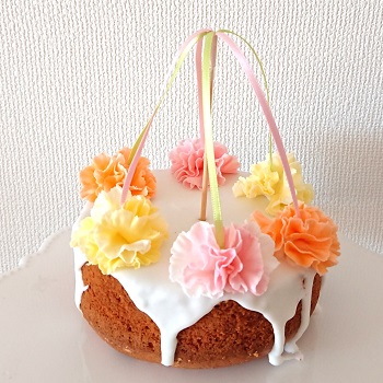 五月祭を祝うシュガーケーキ
